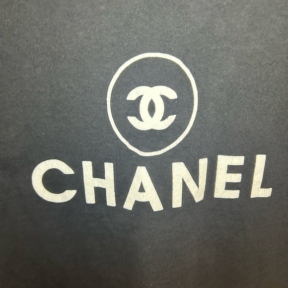 Vintage single stitch fruit of the loom Chanel graphic T-shirt - Picture 5 of 8